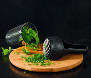 Douche a herbes fraiches avec couteau